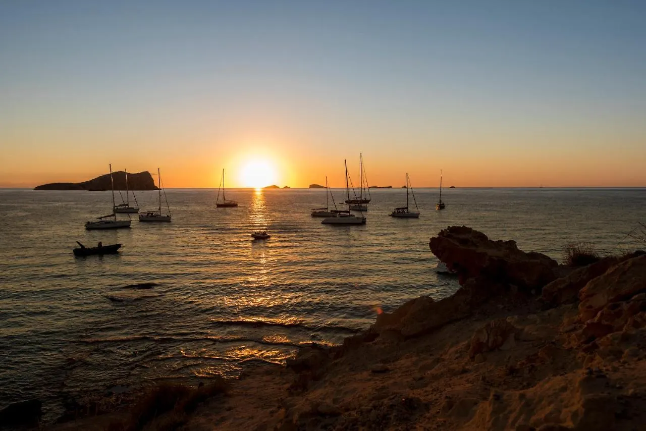 Aparthotel Camelina Suites Sant Antoni de Portmany