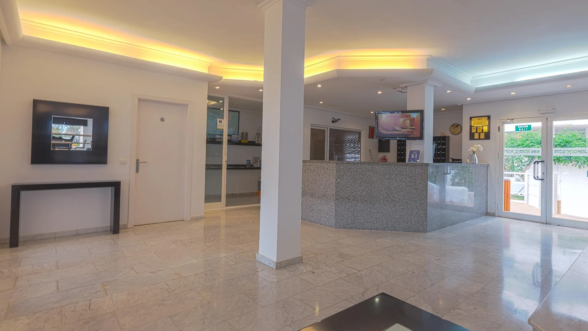 *** Apart Otel Camelina Suites Sant Antoni de Portmany İspanya