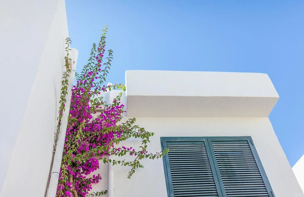 Camelina Suites Sant Antoni de Portmany Apart Otel