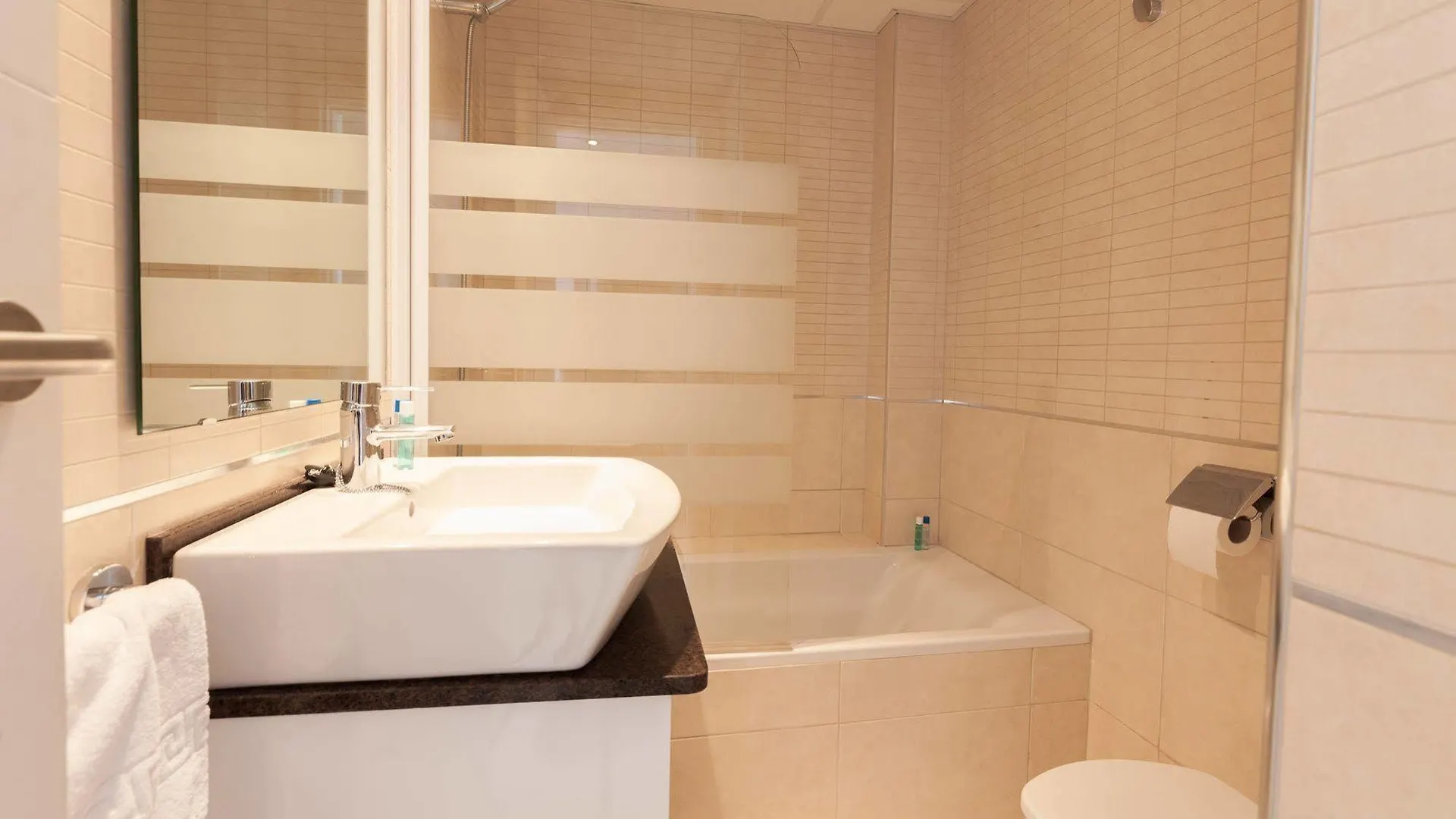 Camelina Suites Sant Antoni de Portmany Apart Otel